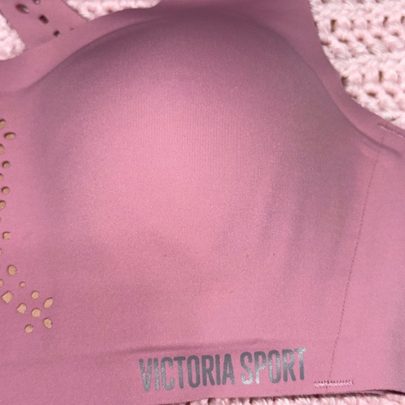 Victoria Secret Sports Bra size 32B - Picture 3 of 5